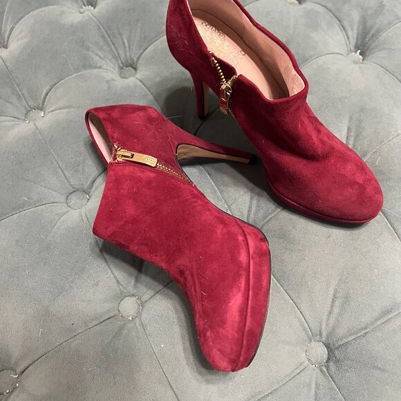Vince Camuto Women's  Elvin Heel ankle booties with gold zippers red suede - Picture 9 of 10